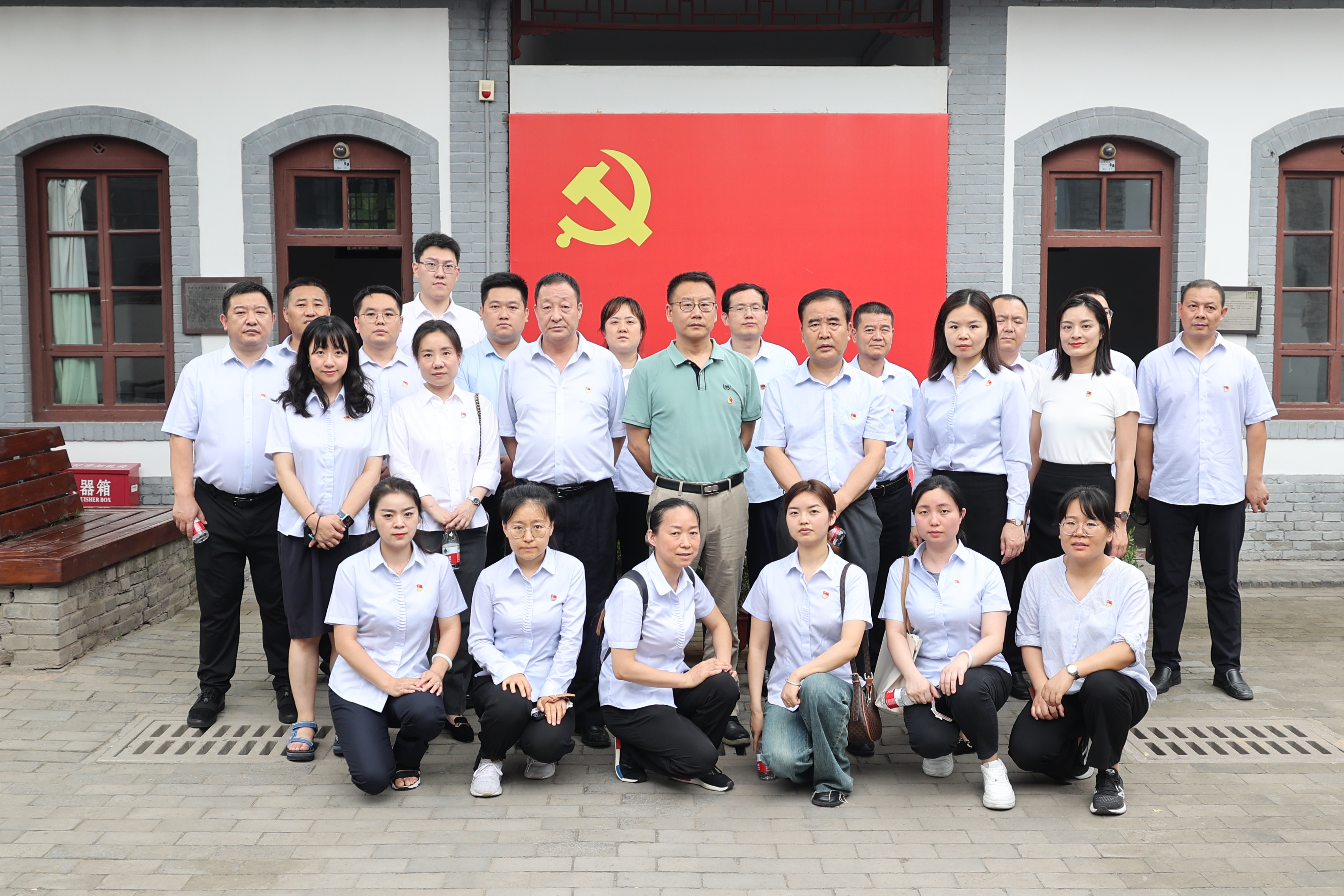 公司黨委組織開展“學(xué)黨章、悟思想、強(qiáng)黨性、  善作為”主題黨日活動